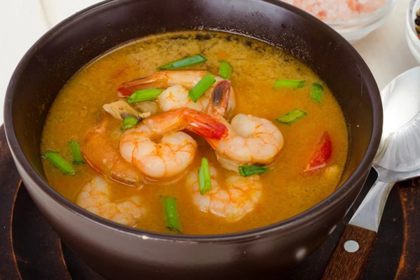 Caldo de Camarão Saboroso: Uma Delícia Refrescante e Encorpada