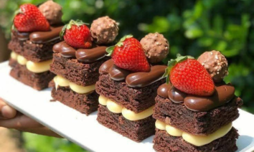 Brownie Gourmet com Morango Uma Combinação Irresistível de Sabores!