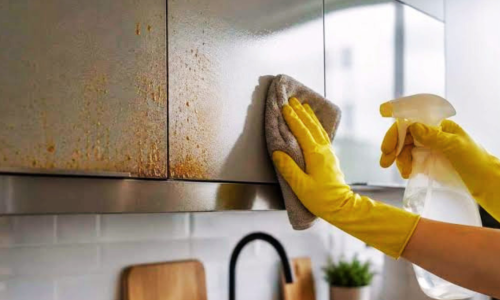ADEUS GORDURA! 5 Truques Caseiros Para Limpar Armários de Cozinha em 10 Minutos (Funciona Mesmo!)