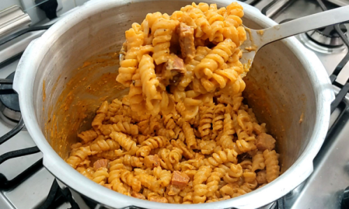 Macarrão de Panela de Pressão A Receita Rápida que Vai Salvar Seu Dia!