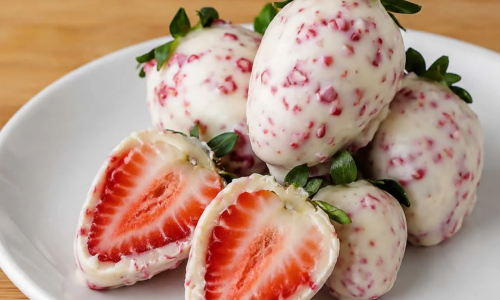 Morango Cravejado Sobremesa Fácil, Cremosa e Irresistível